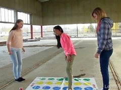 Lovewetting - Twister game
